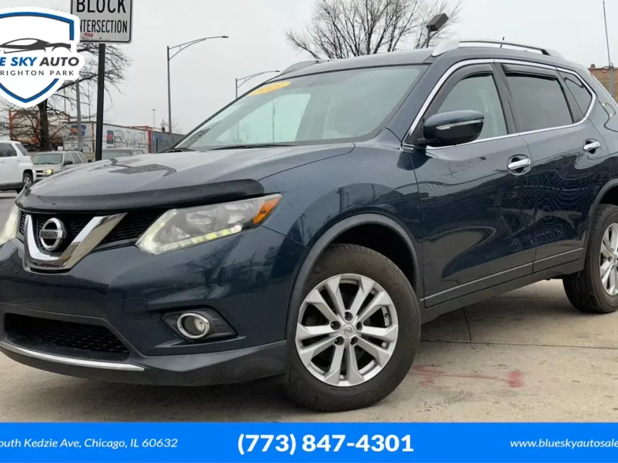 2015 Nissan Rogue SV photo 1