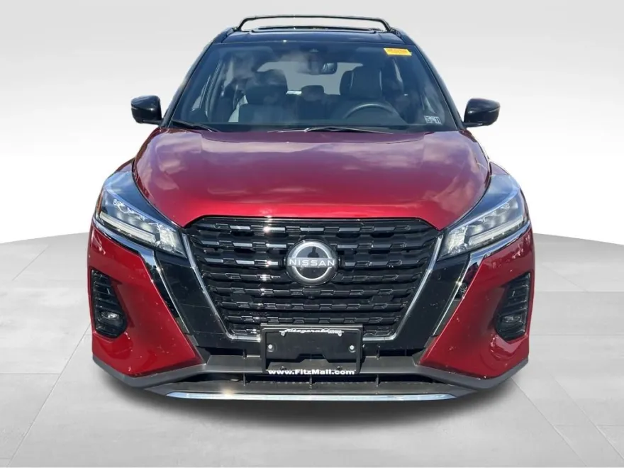 2024 Nissan Kicks SR photo 1