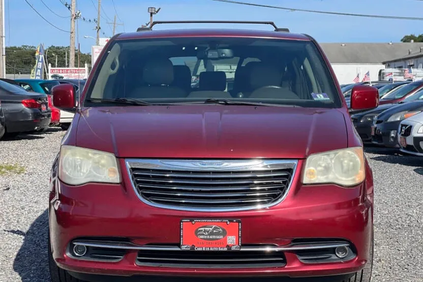 2011 Chrysler Town & Country Touring photo 1