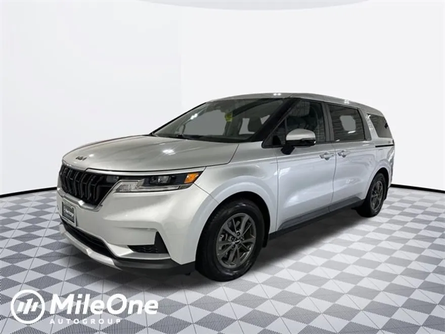 2023 Kia Carnival LX photo 1