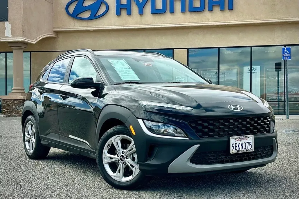 2022 Hyundai Kona SEL photo 1