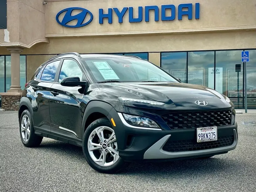 2022 Hyundai Kona SEL photo 1