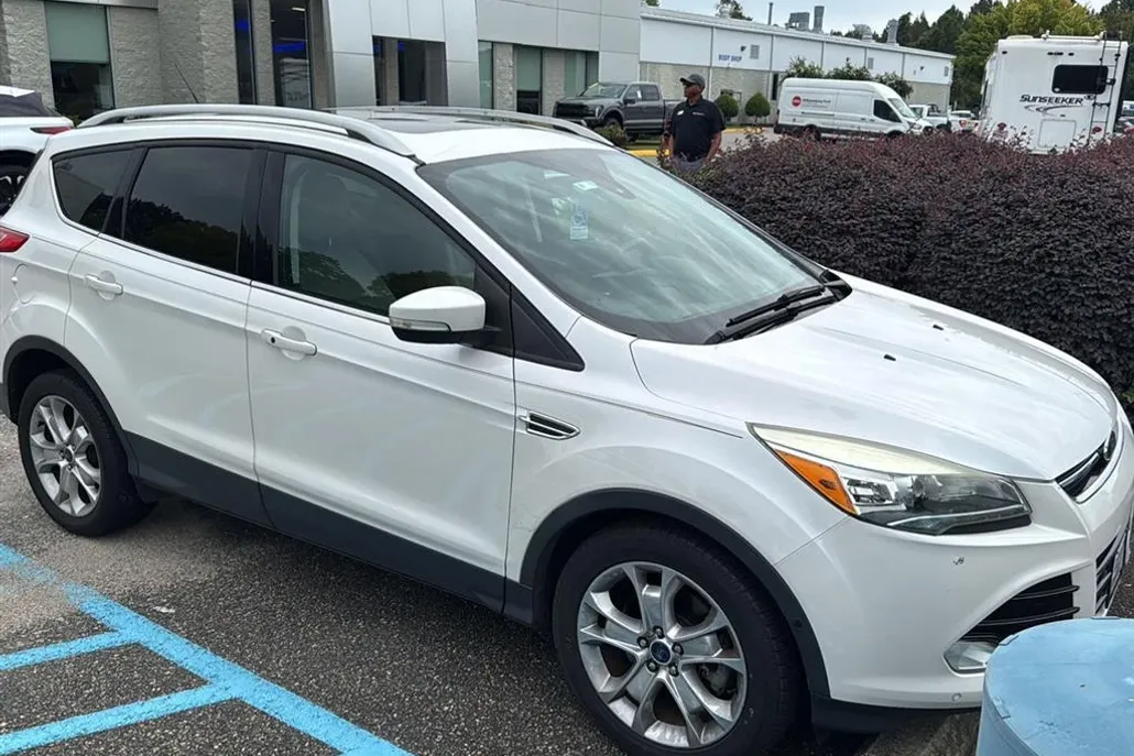 2016 Ford Escape Titanium photo 1