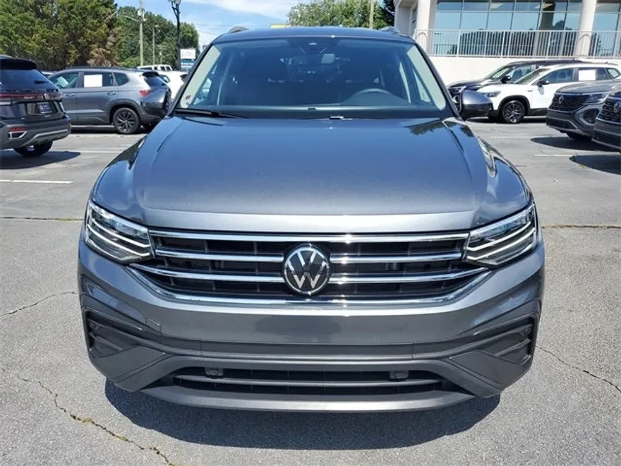 2024 Volkswagen Tiguan SE photo 1
