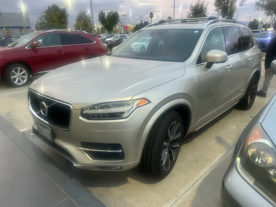 2016 Volvo XC90 T6 Momentum photo 1