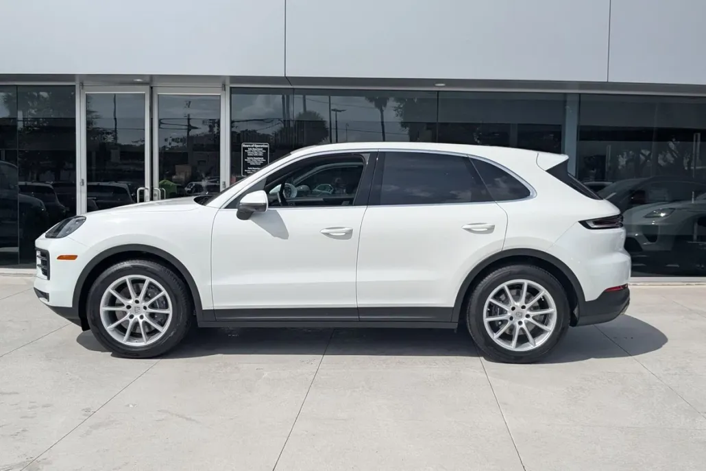 2024 Porsche Cayenne Base photo 1