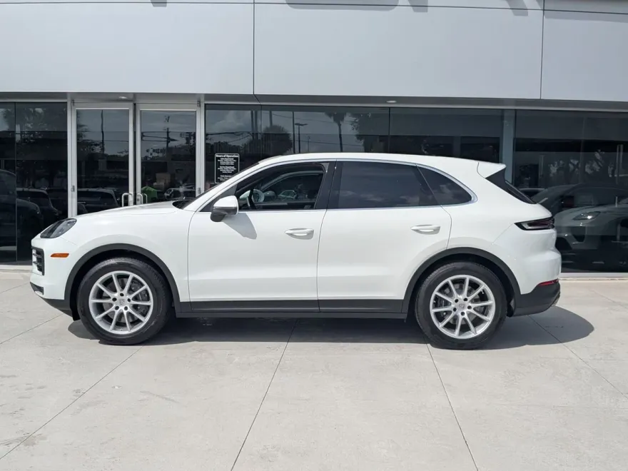 2024 Porsche Cayenne Base photo 1
