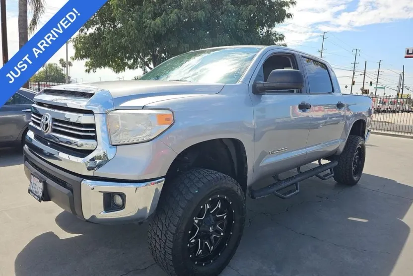 2017 Toyota Tundra SR5 photo 1