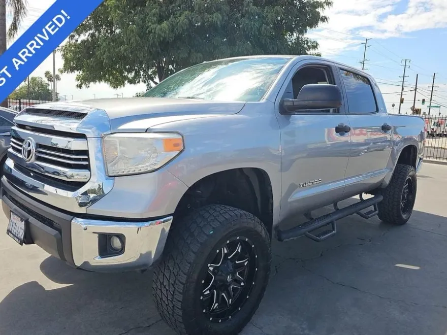 2017 Toyota Tundra SR5 photo 1
