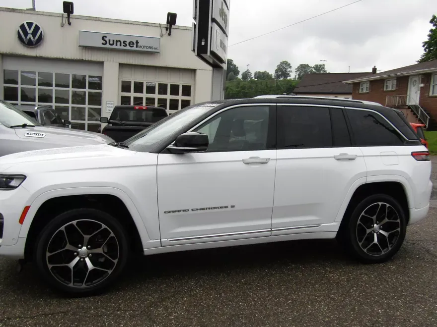 2022 Jeep Grand Cherokee Summit Reserve photo 1