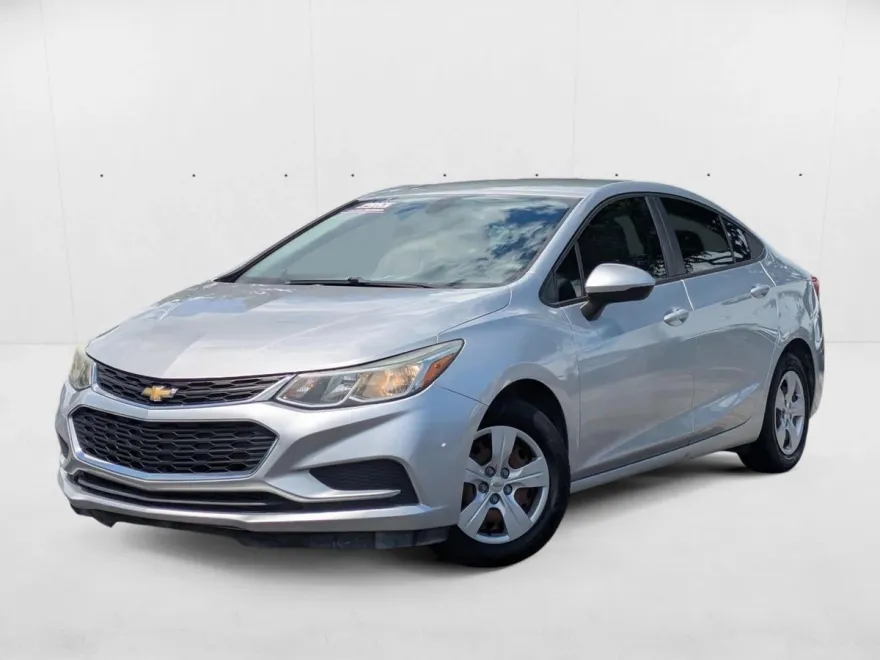 2017 Chevrolet Cruze LS photo 1