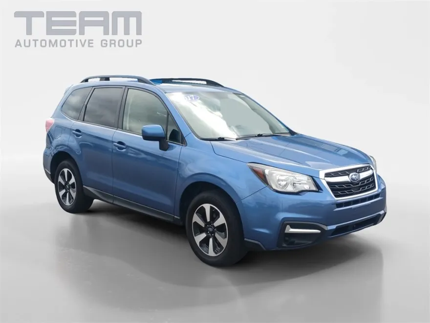 2017 Subaru Forester 2.5i Premium photo 1
