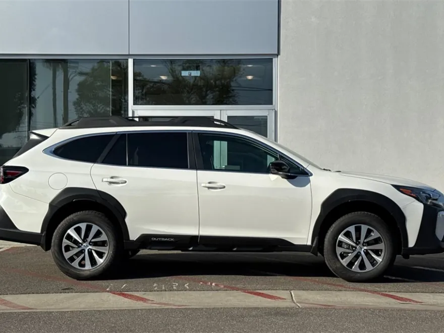 2025 Subaru Outback Premium photo 1