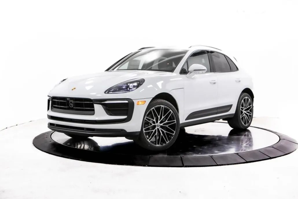 2026 Porsche Macan T photo 1