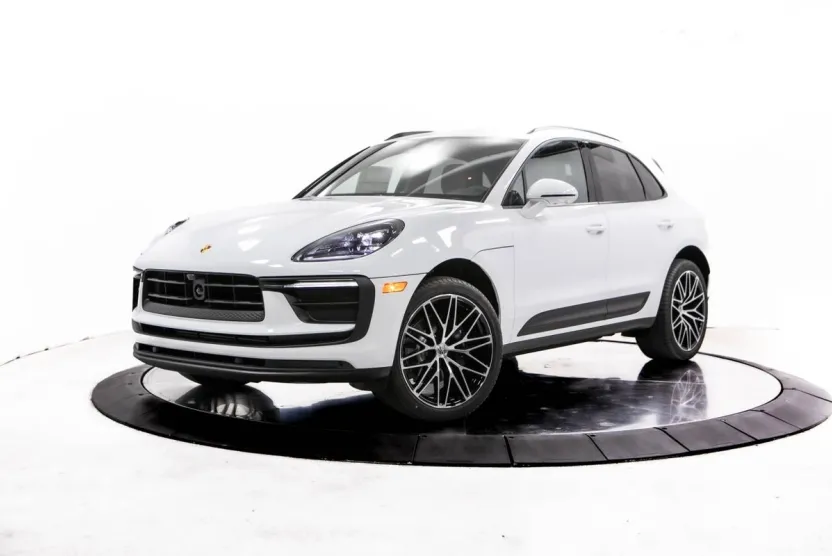 2026 Porsche Macan T photo 1