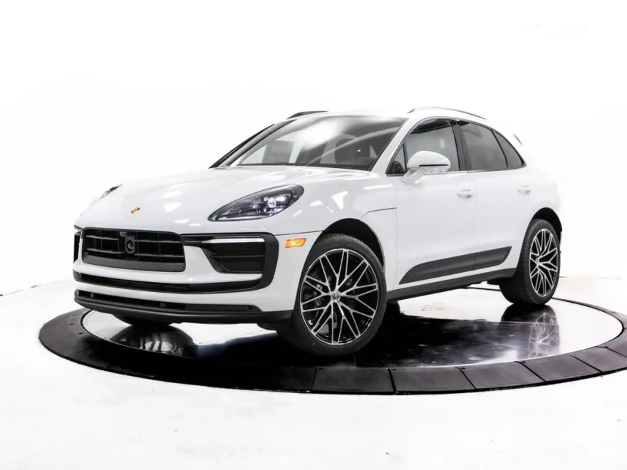 2026 Porsche Macan T photo 1