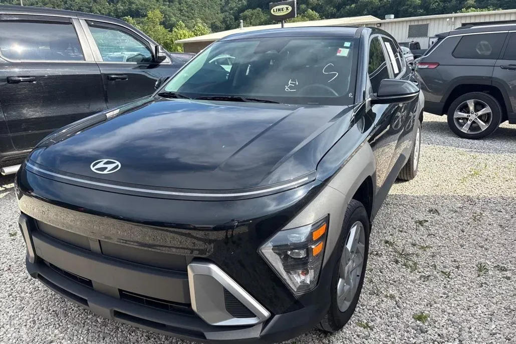 2025 Hyundai Kona SE photo 1