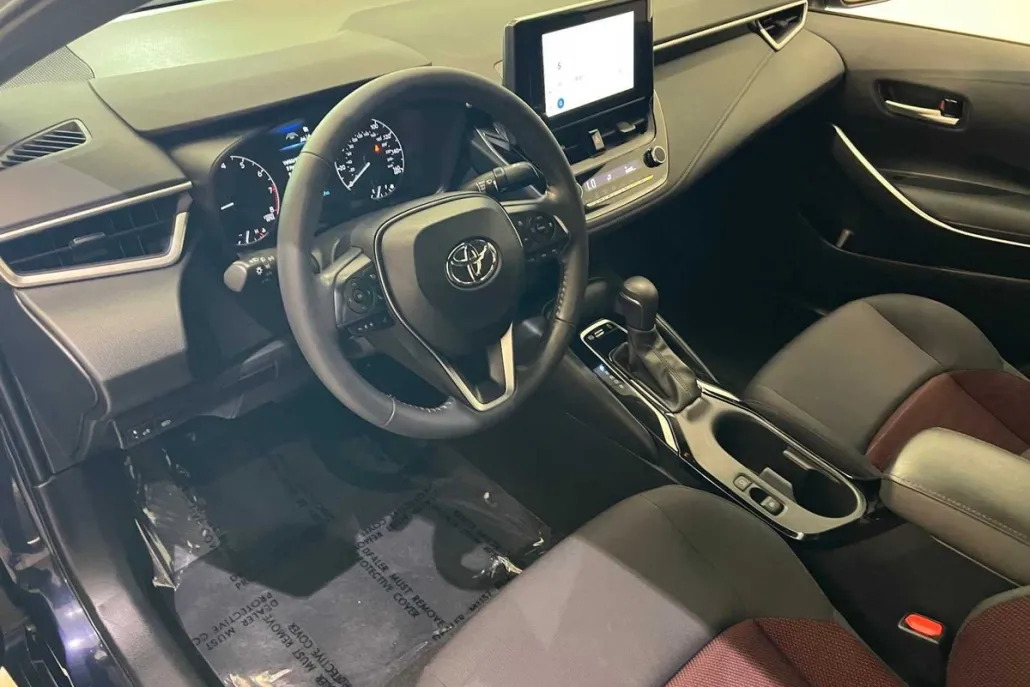 2023 Toyota Corolla SE photo 1