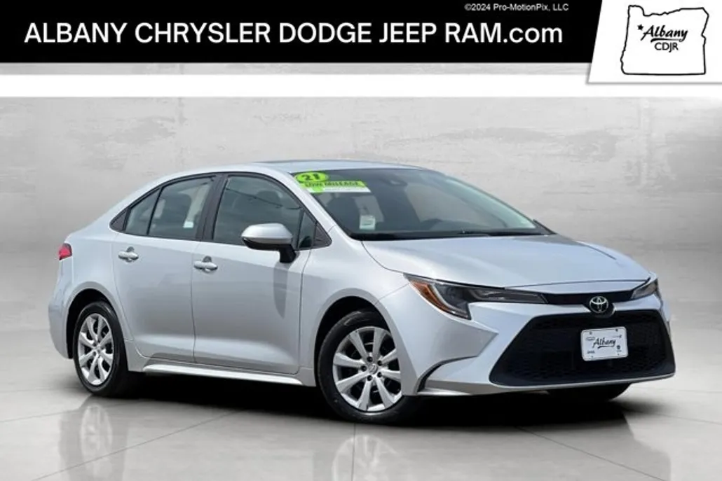 2021 Toyota Corolla LE photo 1