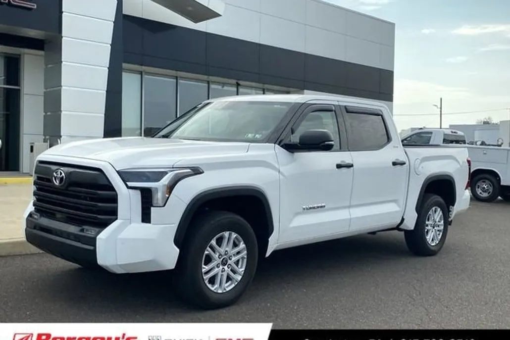 2023 Toyota Tundra SR5 photo 1