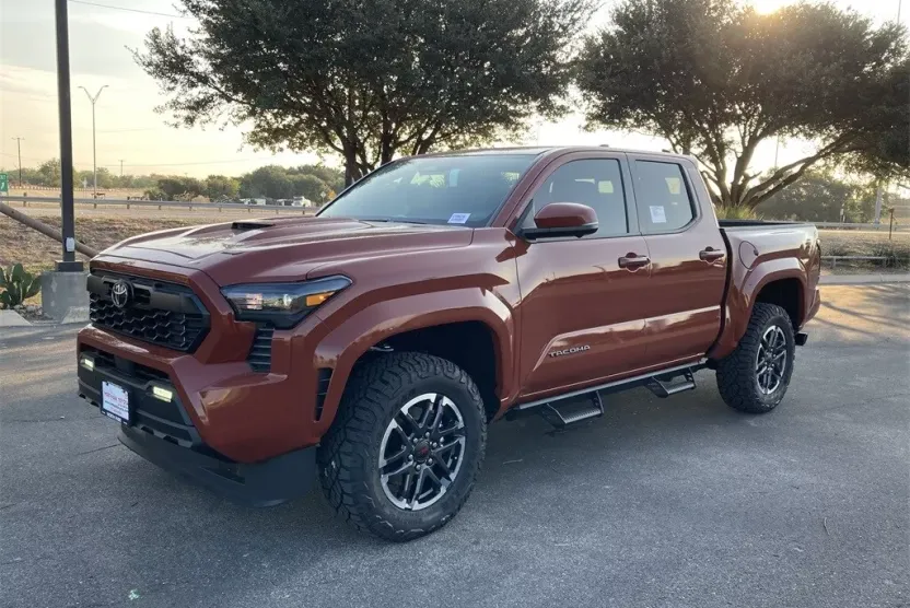 2025 Toyota Tacoma TRD Sport photo 1