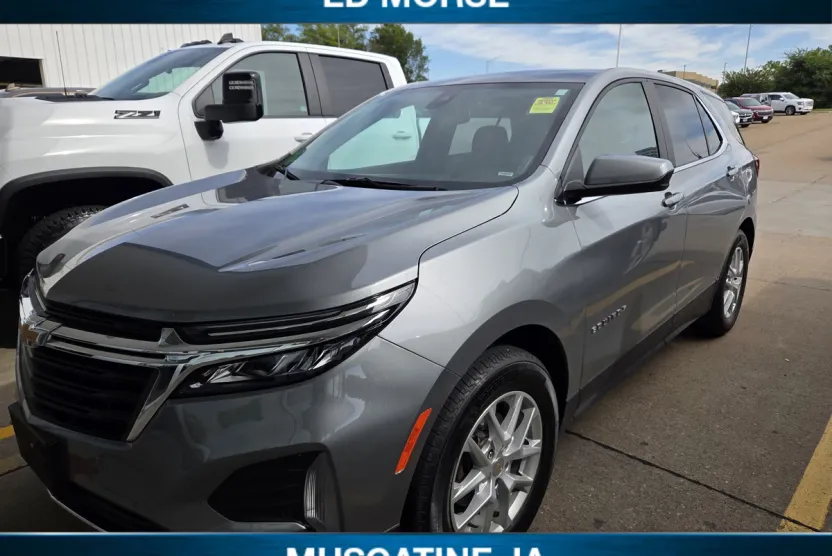 2023 Chevrolet Equinox LT photo 1