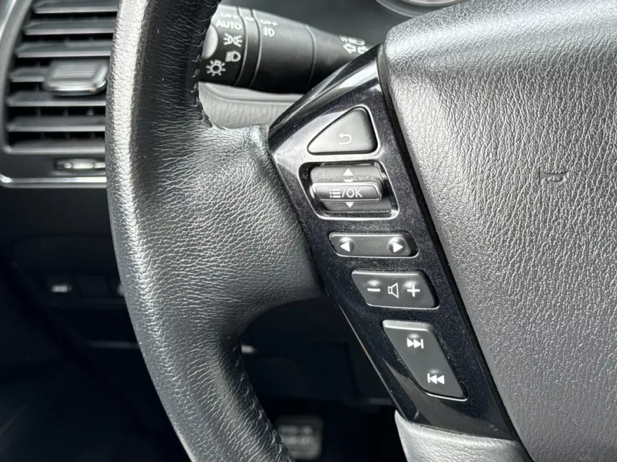 2023 Nissan Armada SL photo 37