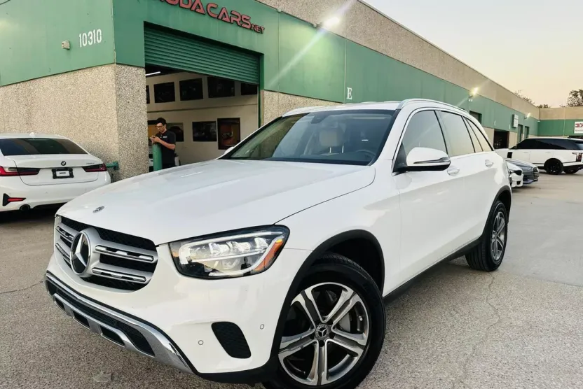 2021 Mercedes Benz GLC 300 photo 1