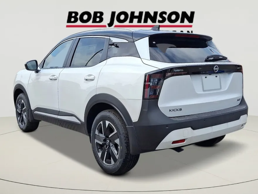 2025 Nissan Kicks SV photo 1