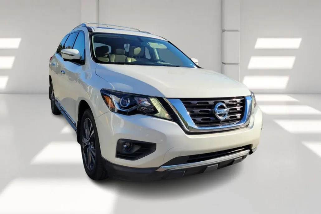 2018 Nissan Pathfinder Platinum photo 1
