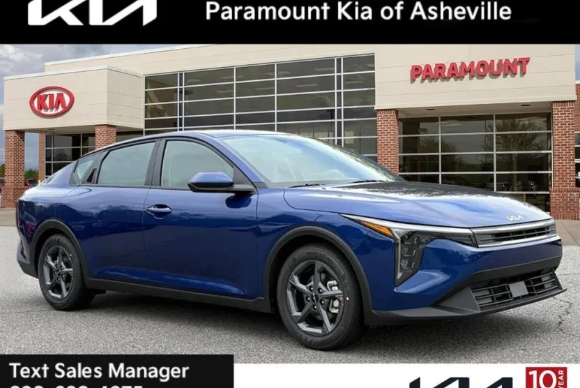 2025 Kia K4 LXS photo 1