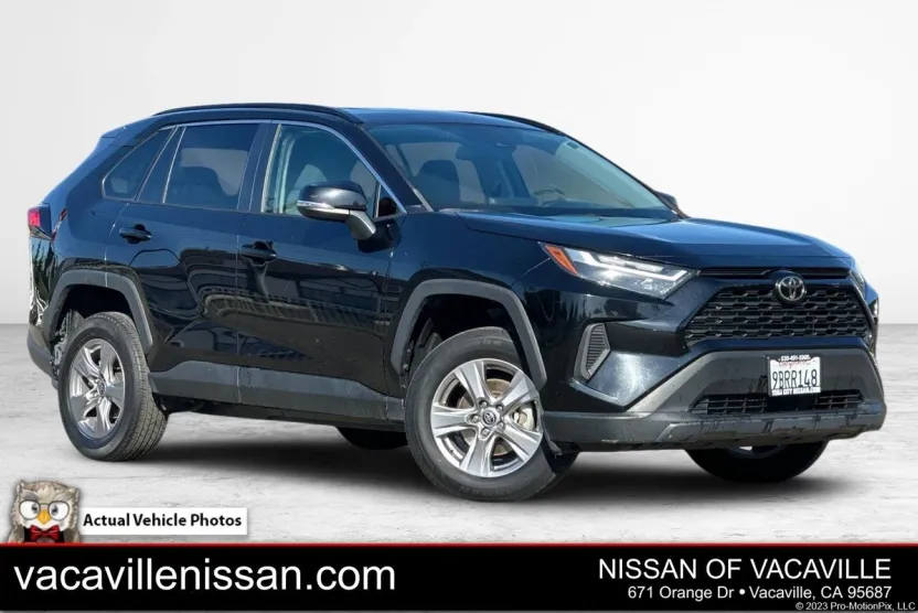 2022 Toyota RAV4 XLE photo 1