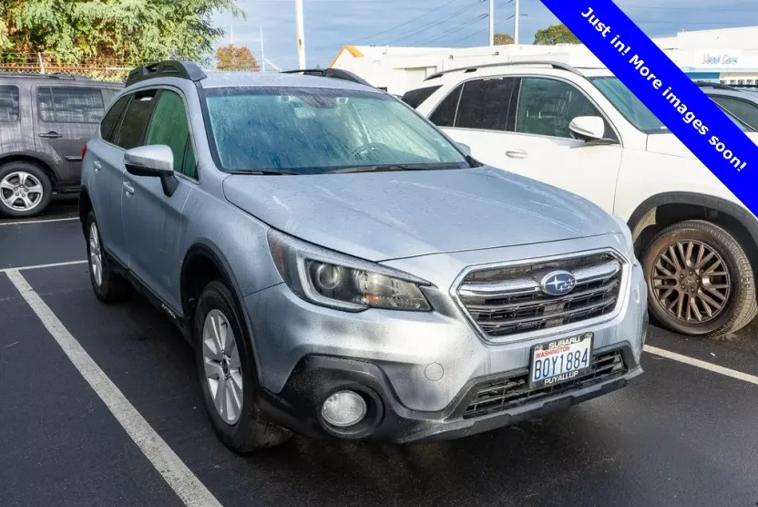 2019 Subaru Outback 2.5i Premium photo 1