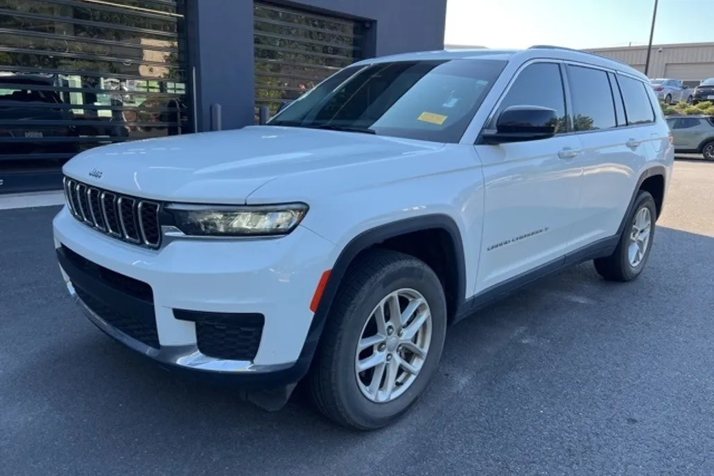 2023 Jeep Grand Cherokee Laredo photo 1