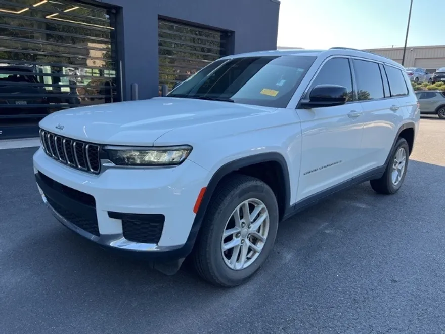 2023 Jeep Grand Cherokee Laredo photo 1