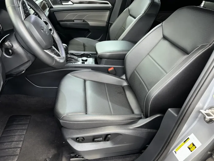 2023 Volkswagen Atlas V6 SE Technology photo 1