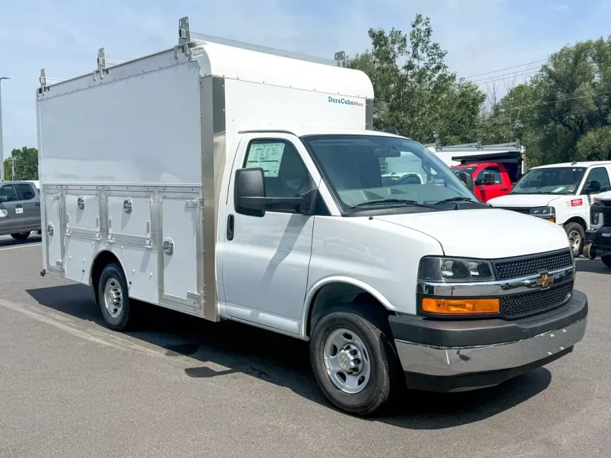 2025 Chevrolet Express 3500 Cutaway Van photo 1