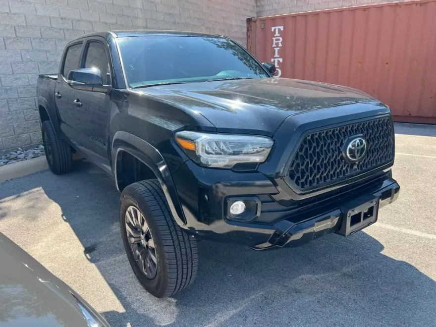 2023 Toyota Tacoma Limited V6 photo 1
