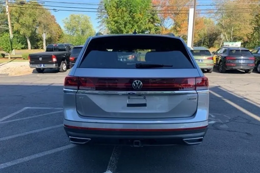 2024 Volkswagen Atlas SE Technology photo 1