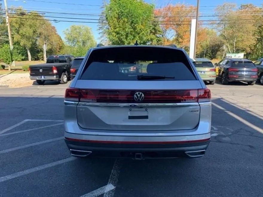 2024 Volkswagen Atlas SE Technology photo 1