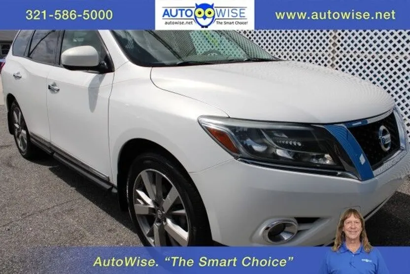 2014 Nissan Pathfinder Platinum photo 1