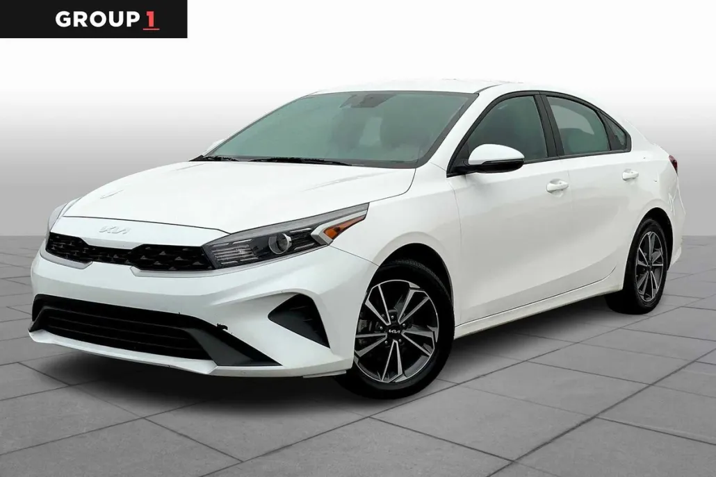 2023 Kia Forte LXS photo 1
