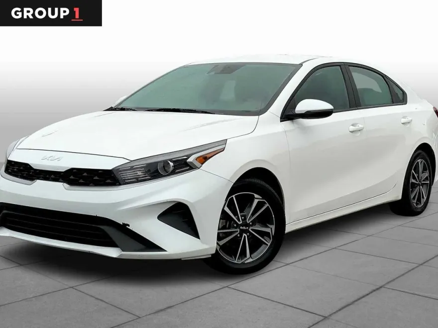 2023 Kia Forte LXS photo 1
