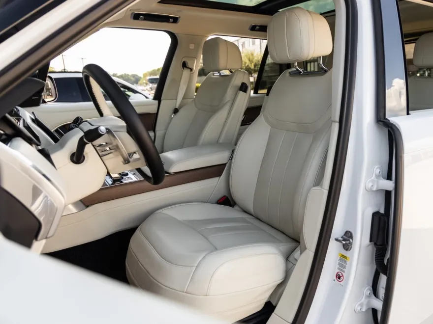 2023 Land Rover Range Rover SE photo 21