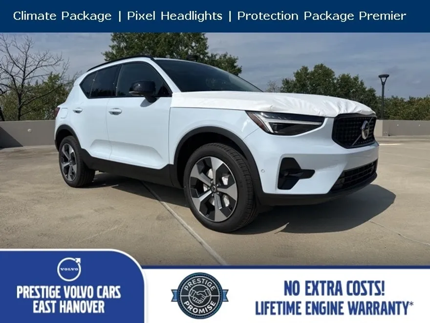 2026 Volvo XC40 Plus photo 1