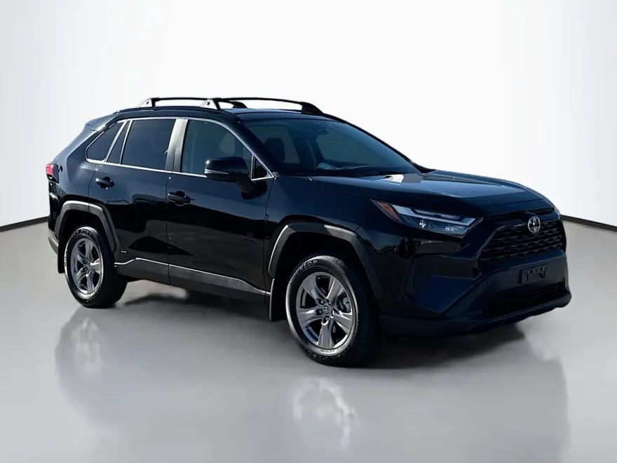 2025 Toyota RAV4 Hybrid LE photo 1