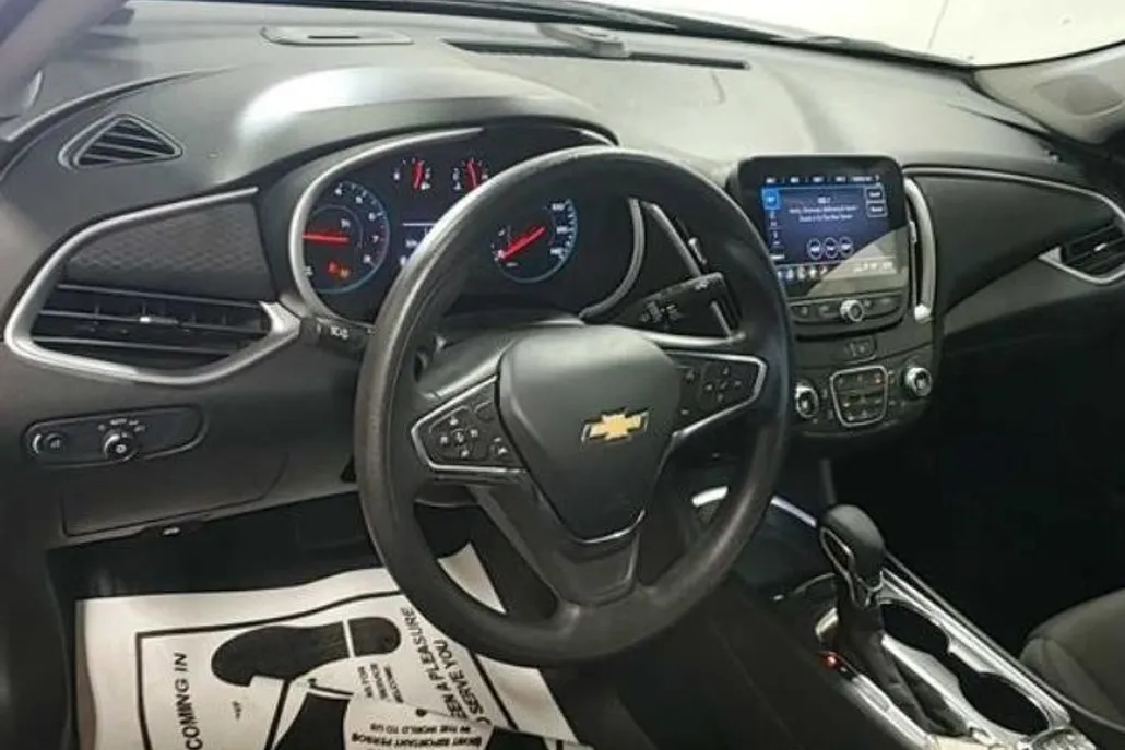 2023 Chevrolet Malibu 1LT photo 1