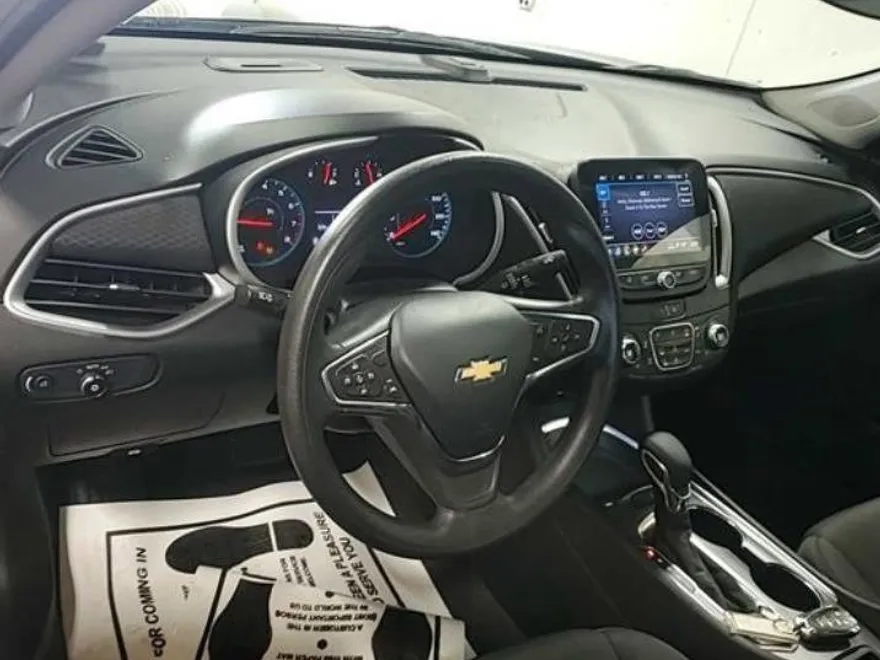 2023 Chevrolet Malibu 1LT photo 1