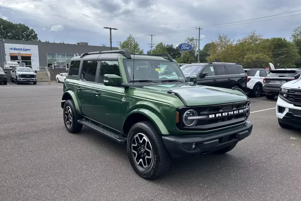 2023 Ford Bronco Outer Banks photo 1
