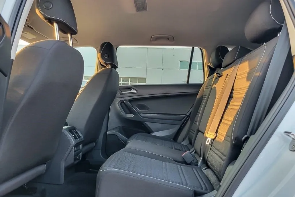 2023 Volkswagen Tiguan S photo 1